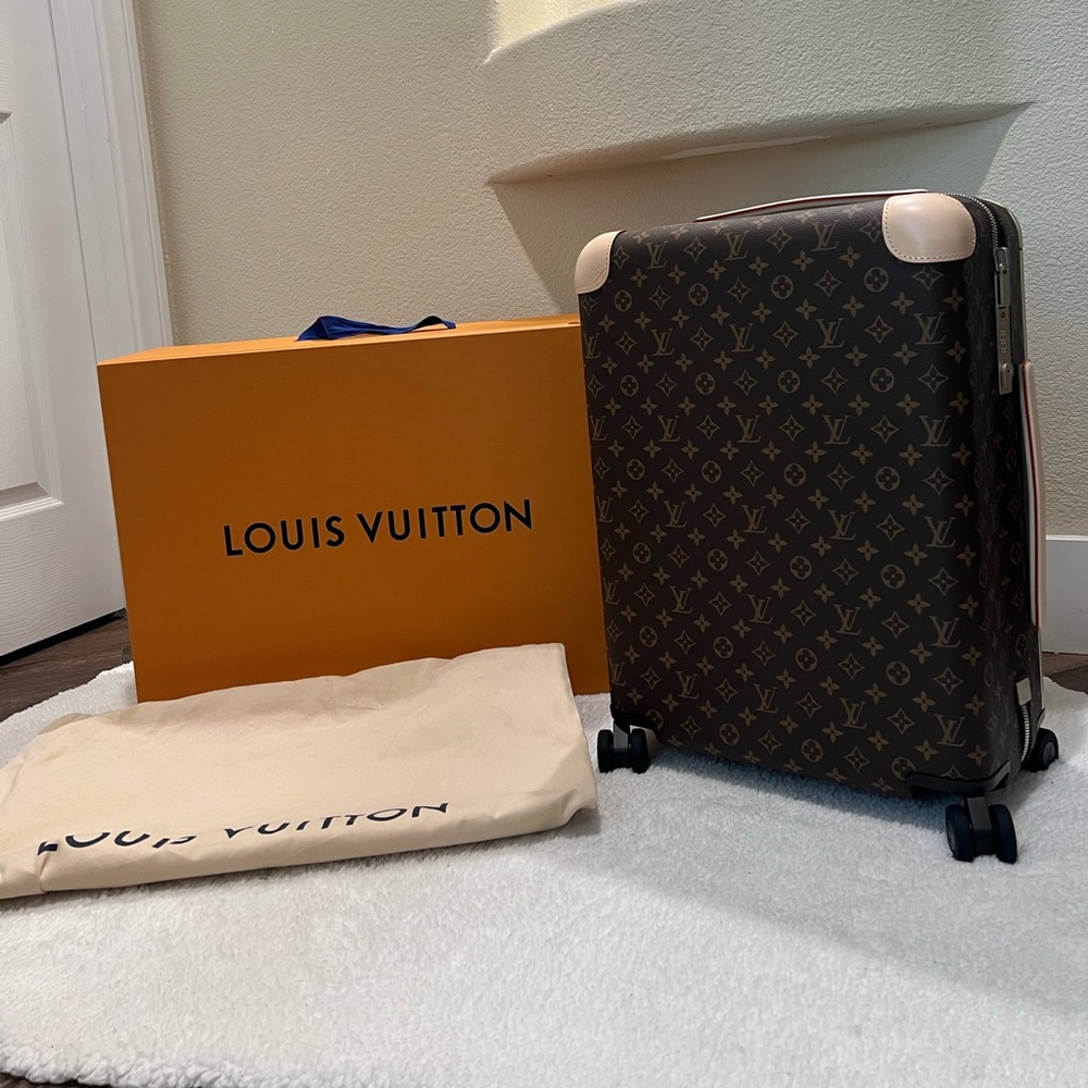 Louis Vuitton Horizon 55 roller luggage NWT